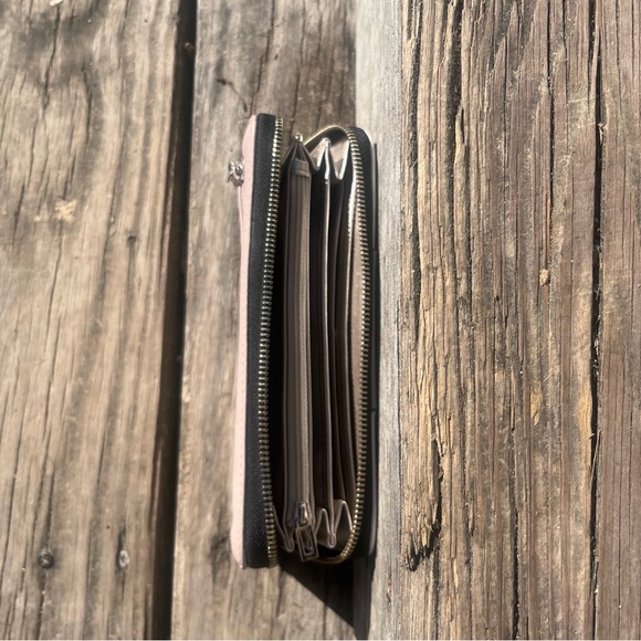 GUESS COLOR BLOCK NOELLE ZIP AROUND WALLET CLUTCH - Picture 5 of 10